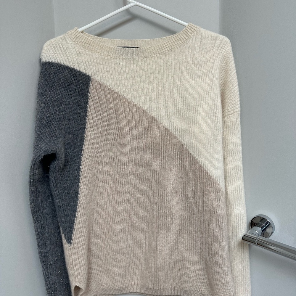 Cashmere Lord & Taylor Modern Color-Block Crew Neck Sweater Cream and Gray